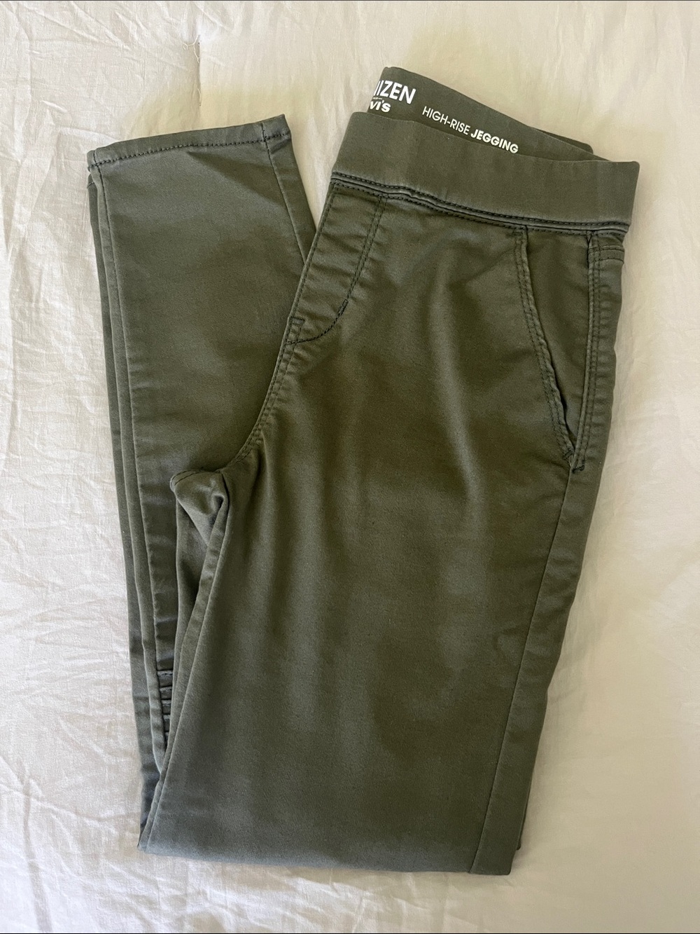 Levi's Denizen High-Rise Jeggings in Olive